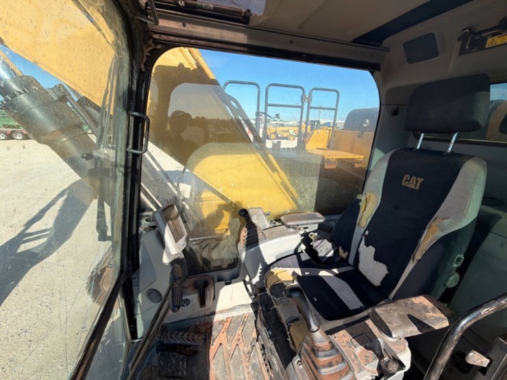 2015-caterpillar-326fl-image-15