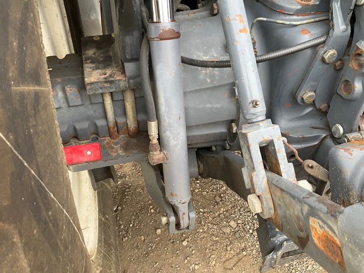 new-holland-ts100-image-29