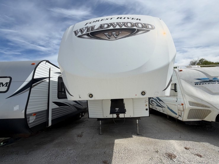2015-wildwood-5th-wheel-image-2