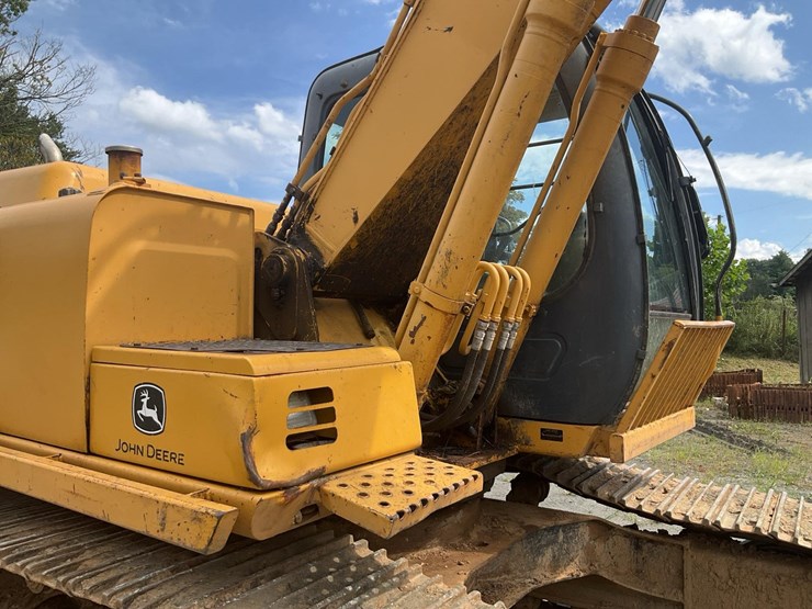 2004-deere-160c-lc-image-38