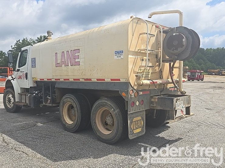 2013-freightliner-m2-106-image-3