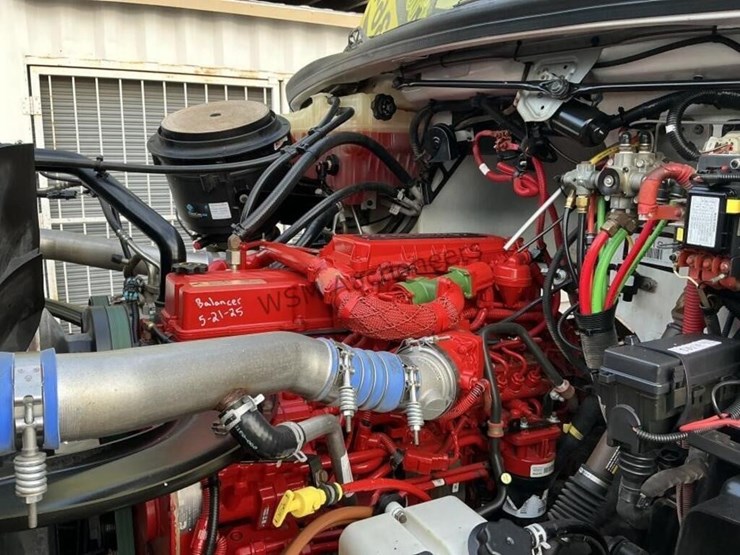 2016-freightliner-114sd-image-14