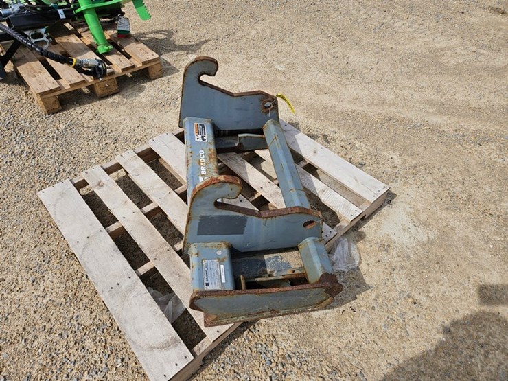 #47-•-2011-wacker-bradco-179086-adaptor-plate-image-2