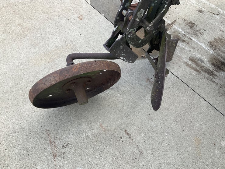 #5303-•-antique-2-bottom-pull-type-moldboard-plow-on-steel-wheels-image-4