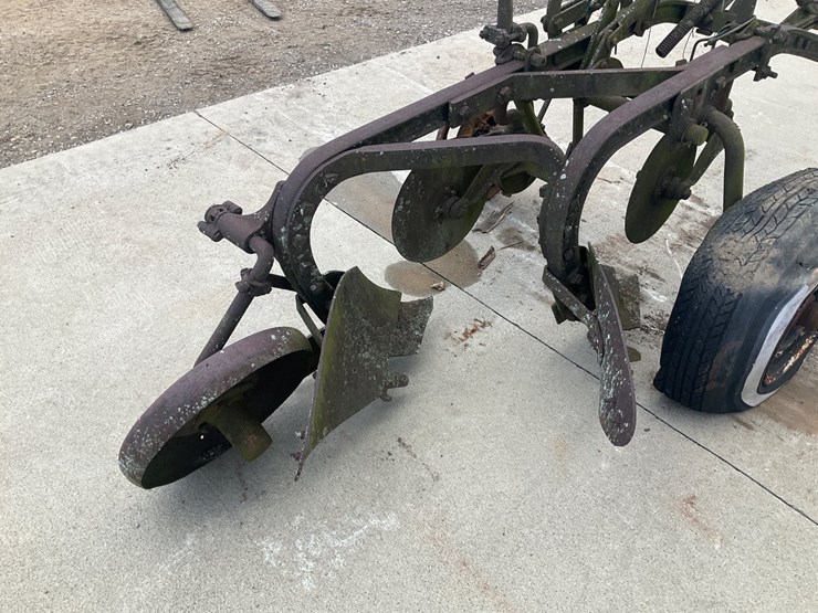 #5304-•-antique-pull-type-2-bottom-moldboard-plow-image-6
