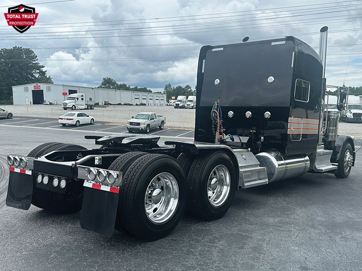 2023-peterbilt-389-image-4
