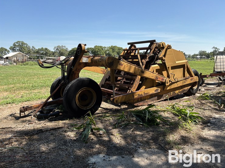 soil-mover-90-e-pull-type-scraper-image-1