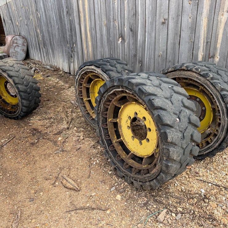 JOHN DEERE 324