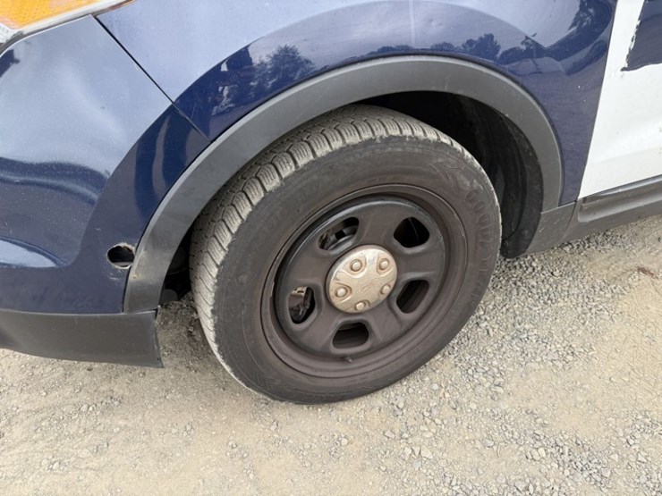 2015-ford-explorer-image-9