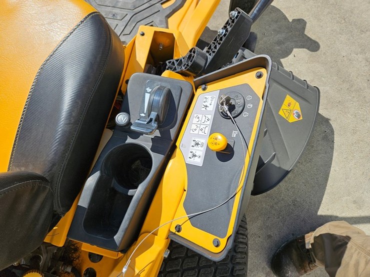 #651-•-cub-cadet-zt1-zero-turn-mower-image-29
