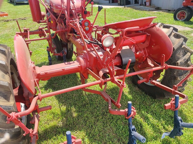 1947-farmall-b-with-mounted-cultivator-image-5