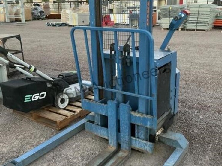 blue-giant-electric-order-picker-image-2