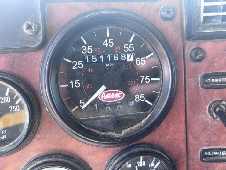 peterbilt-340-image-14