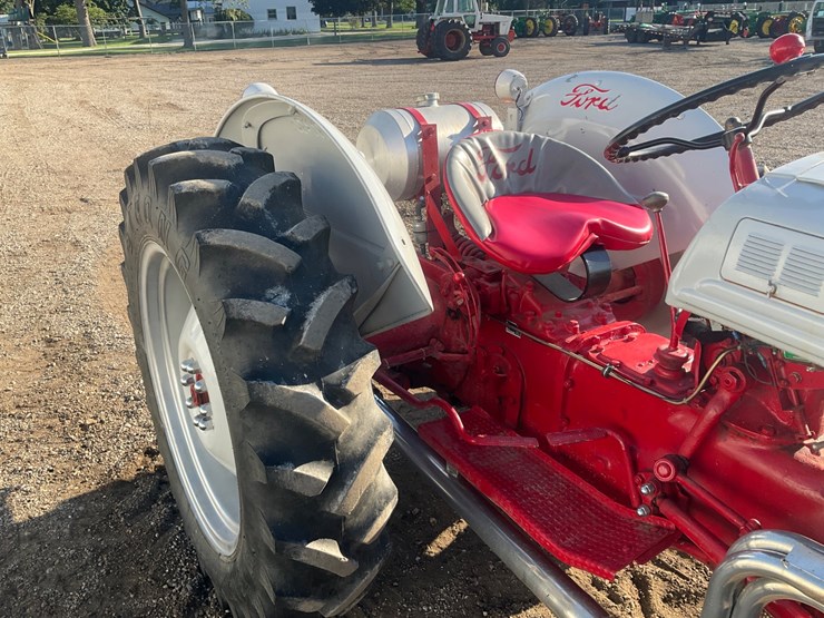ford-tractor-image-13