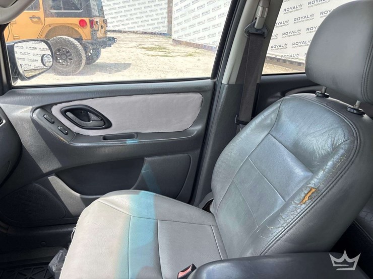 2005-ford-escape-image-19