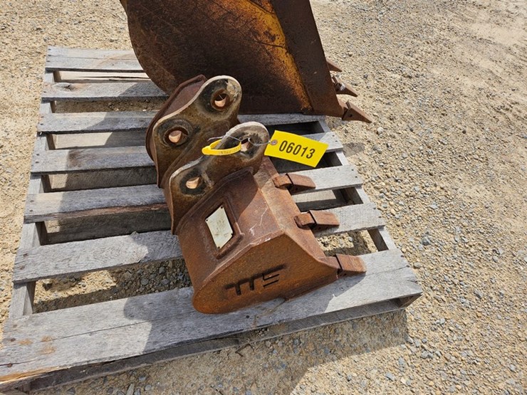 #48-•-2014-wacker-1404-20"-excavator-bucket-image-5