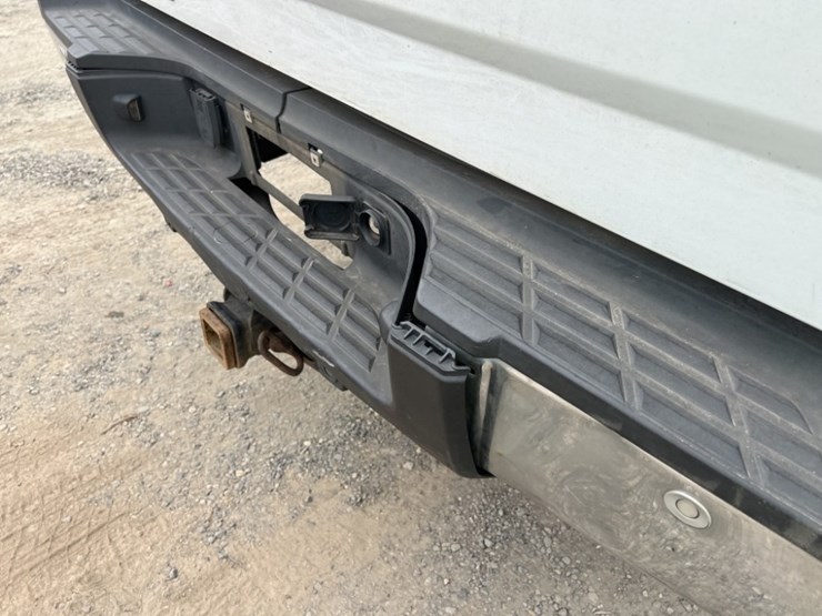 2014-chevrolet-silverado-3500-image-19