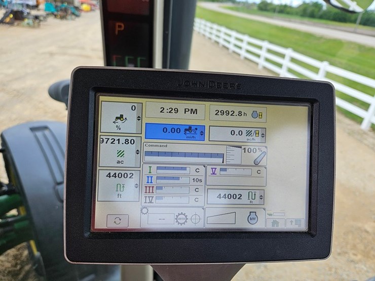 2013-john-deere-8335r-image-39