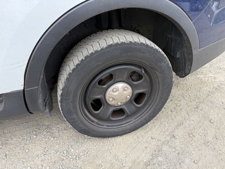 2015-ford-explorer-image-11