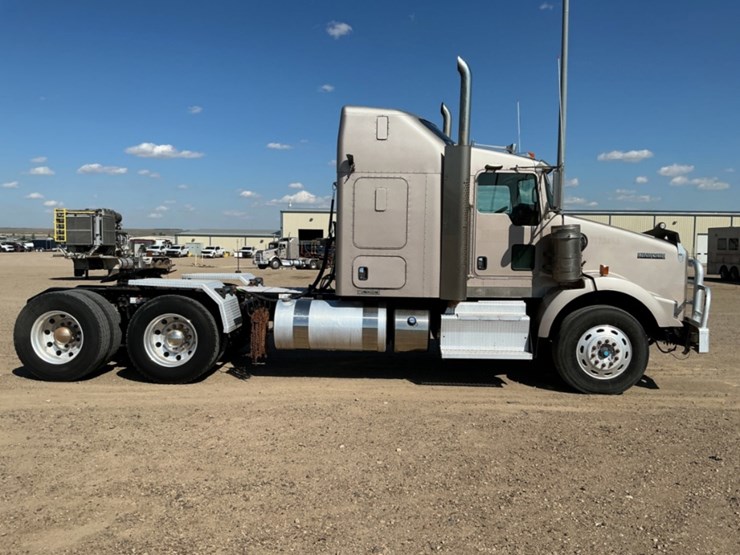 2013-kenworth-t800-image-6