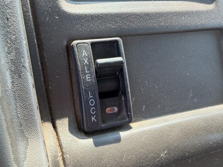 2004-sterling-l7500-image-36