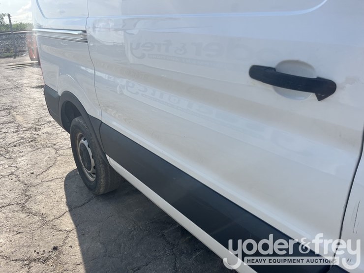 2015-ford-transit-image-19