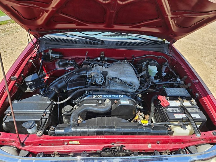 #25-•-2002-toyota-4x4-pickup-truck-image-9