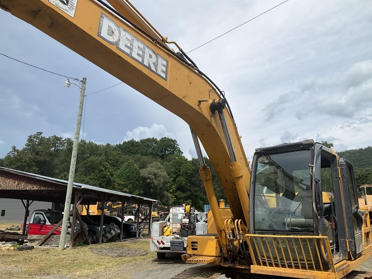 2004-deere-160c-lc-image-50