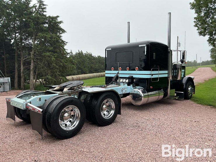 2017-peterbilt-389-image-5