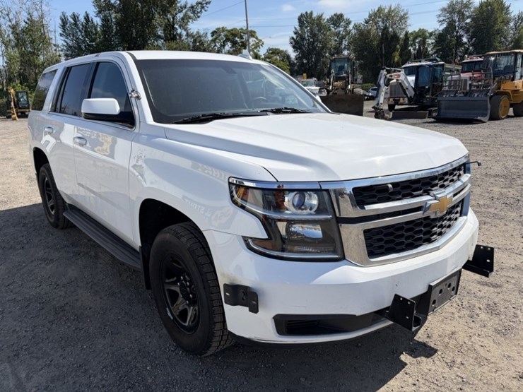 2016-chevrolet-tahoe-image-2