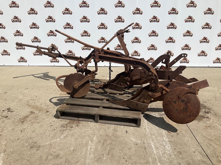 #5301-•-farmall-c/super-c-2-bottom-plow-image-1