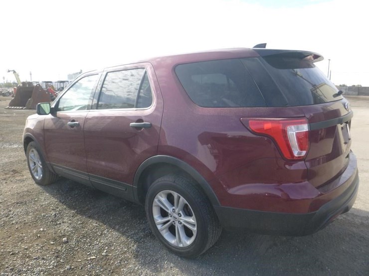 2017-ford-explorer-image-4