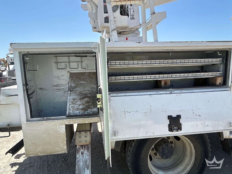 2019-freightliner-m2-106-image-28