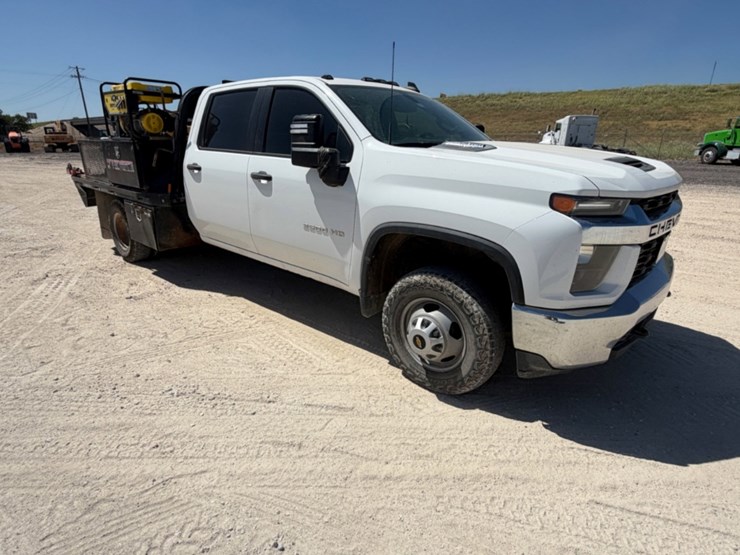 2022-chevrolet-3500hd-image-3