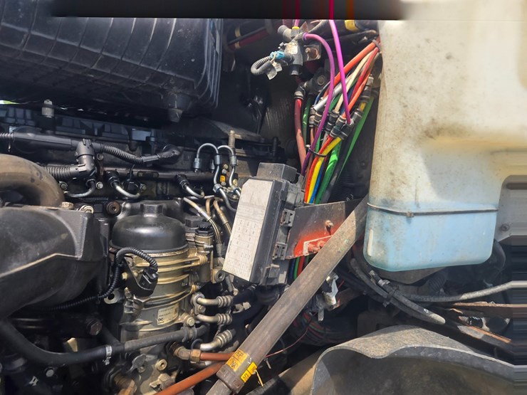 2017-freightliner-122sd-image-30
