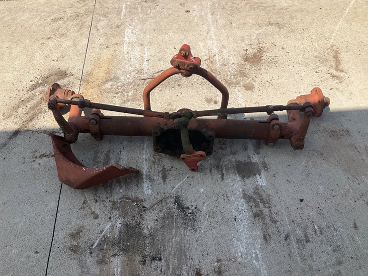 #5026-•-international-tractor-wide-front-axle-assembly-image-3