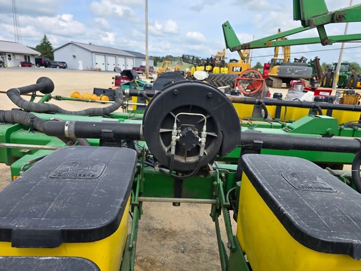 john-deere-1770-image-21