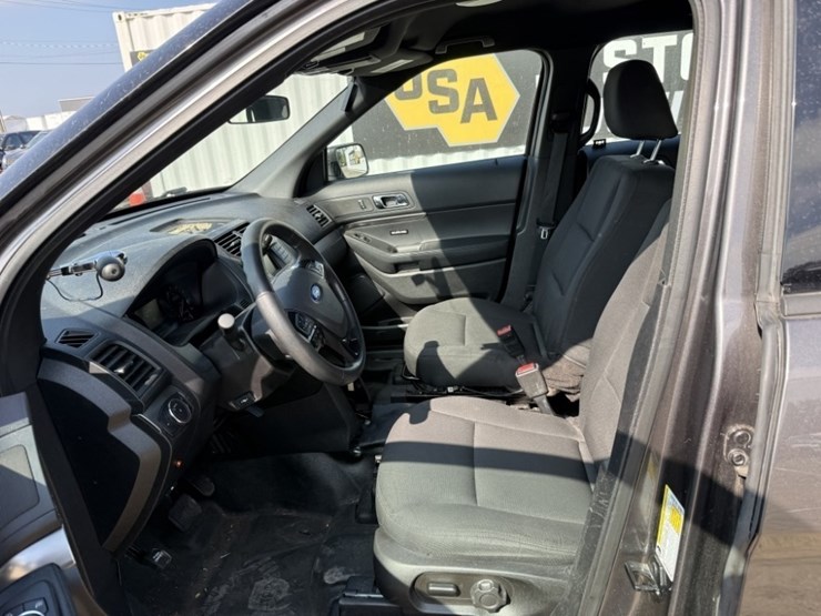 2017-ford-explorer-image-22