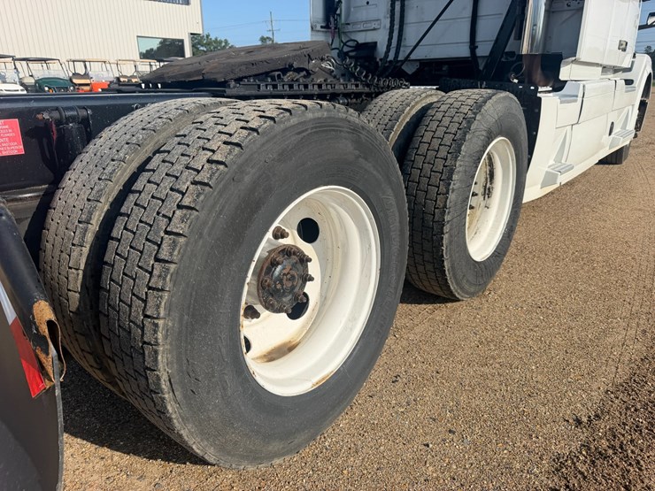 #16234-•-2018-volvo-vnl64t670apu-image-5