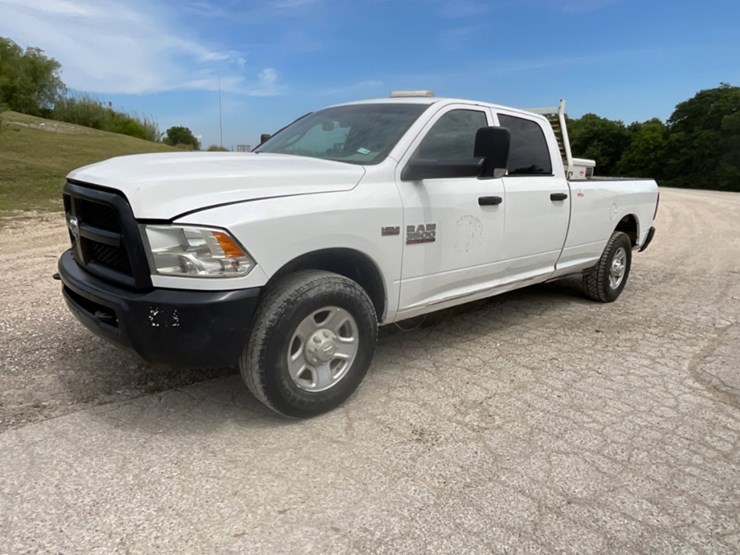 2018-dodge-3500-image-1