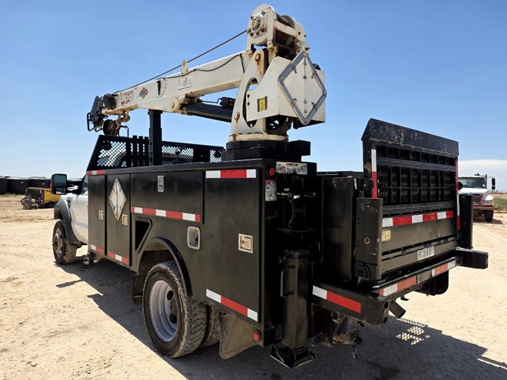 2010-ford-f550-image-11