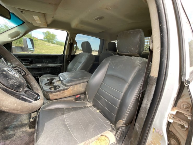 2018-dodge-3500-image-16