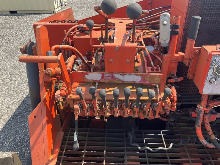 #1675-•-leeboy-tracked-asphalt-paver-image-18