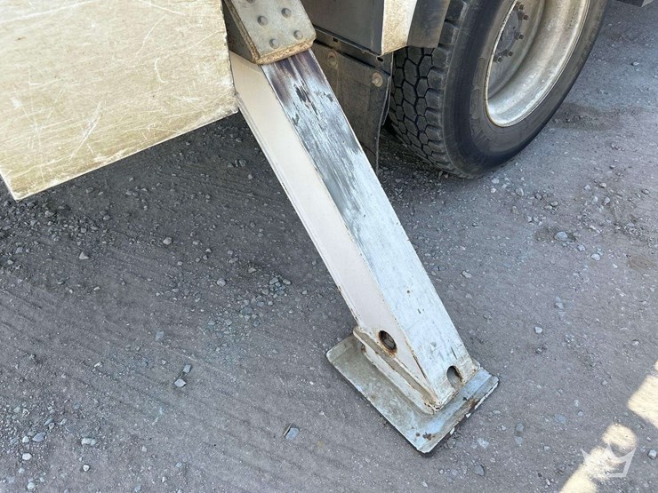 2019-freightliner-m2-106-image-27