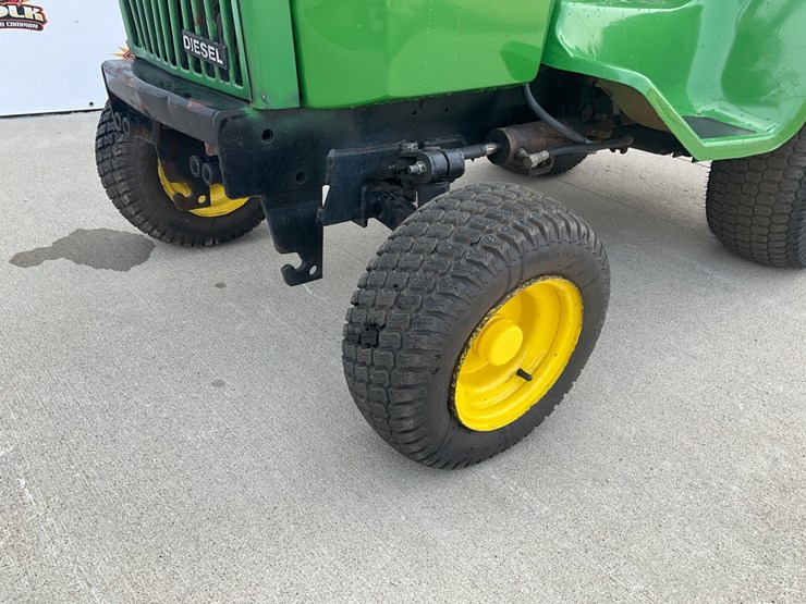 john-deere-332-image-9