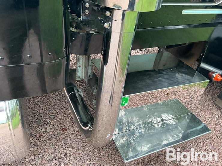 2017-peterbilt-389-image-18