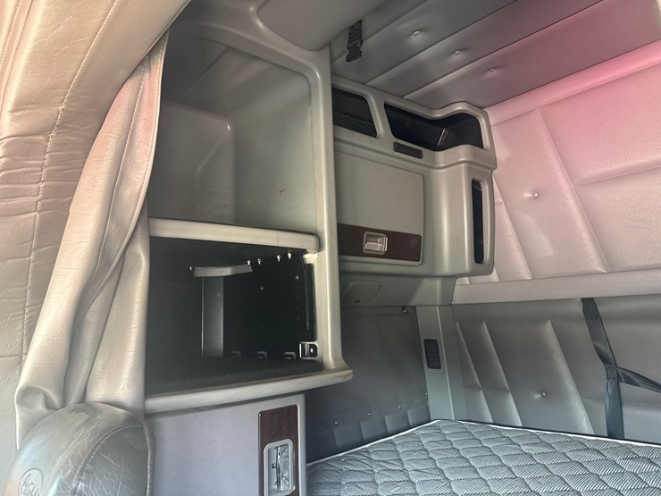 2021-peterbilt-389-image-20