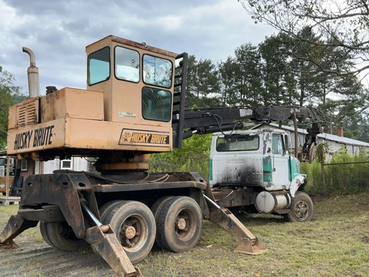 #131-•-1988-husky-brute-knuckleboom-on-truck-image-1