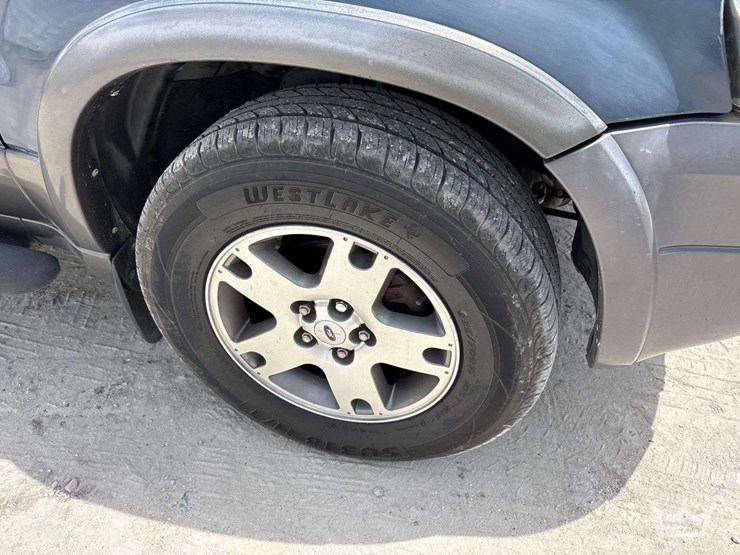 2005-ford-escape-image-31