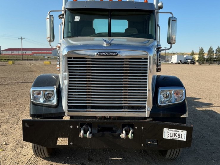 2013-freightliner-coronado-122-sd-image-2